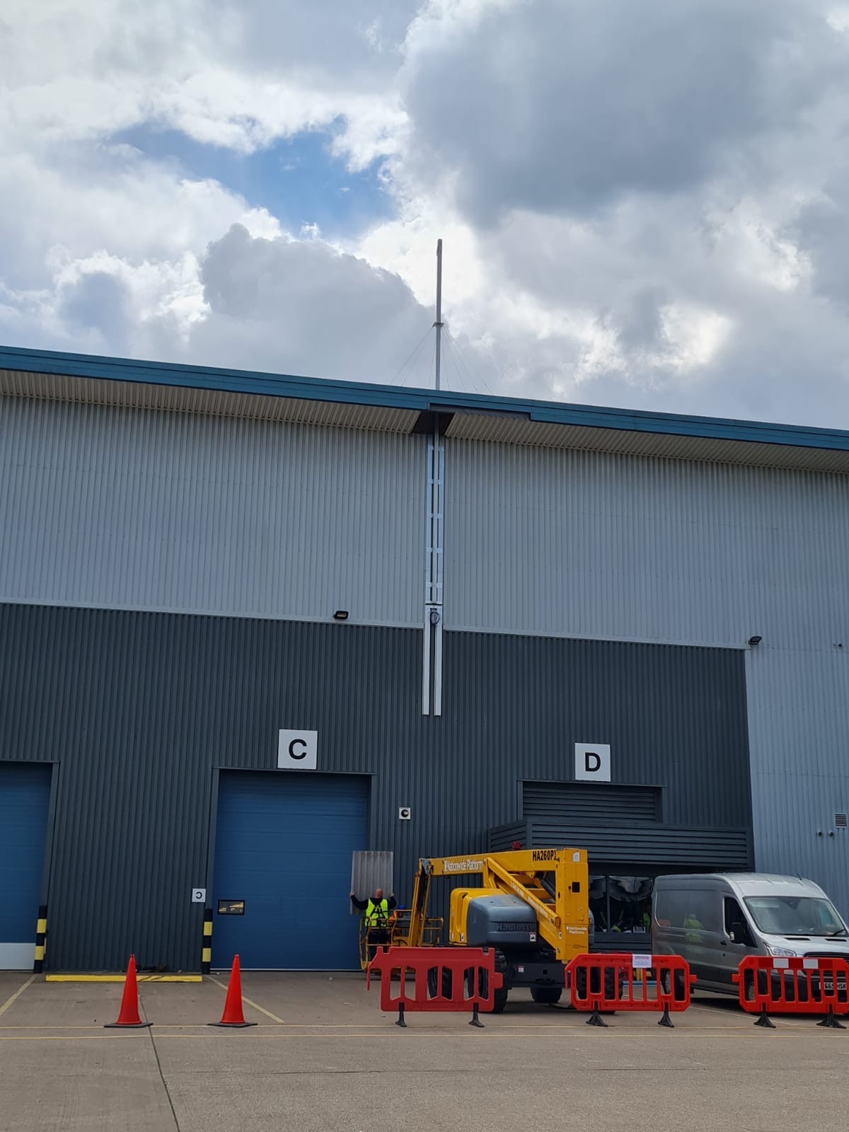 Redhouse mast installed